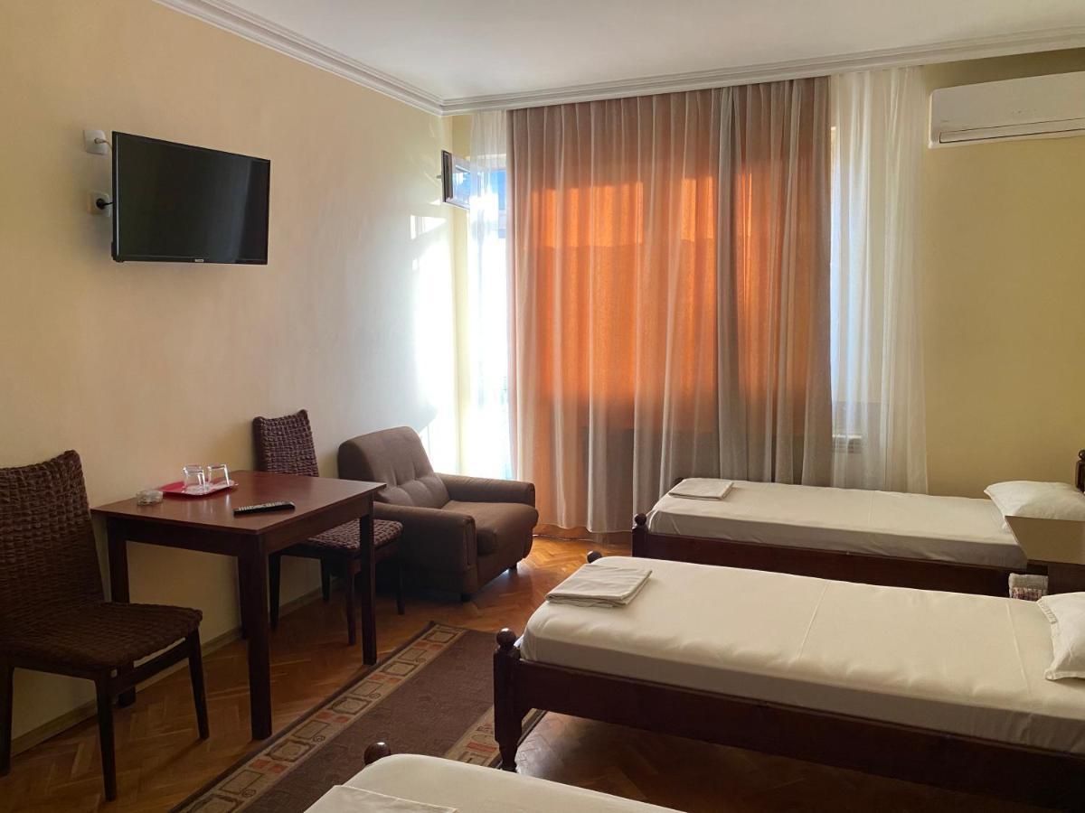 Family Hotel "May" بيتريتش المظهر الخارجي الصورة