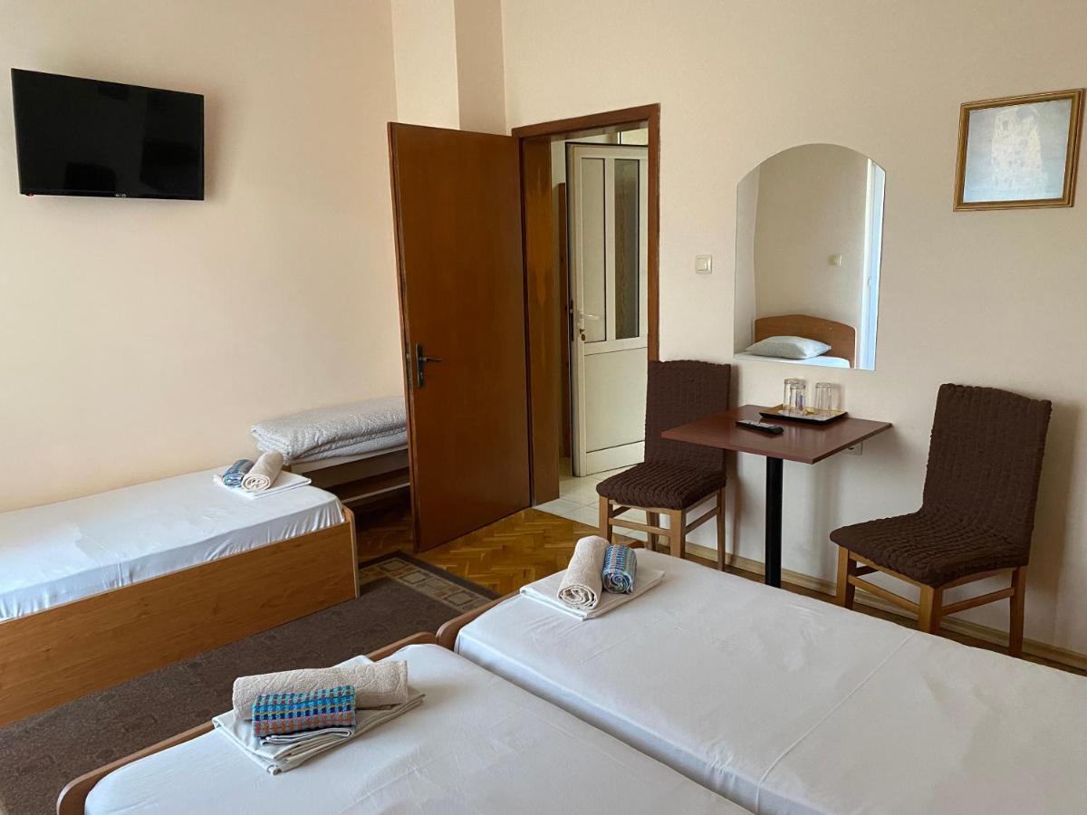 Family Hotel "May" بيتريتش المظهر الخارجي الصورة