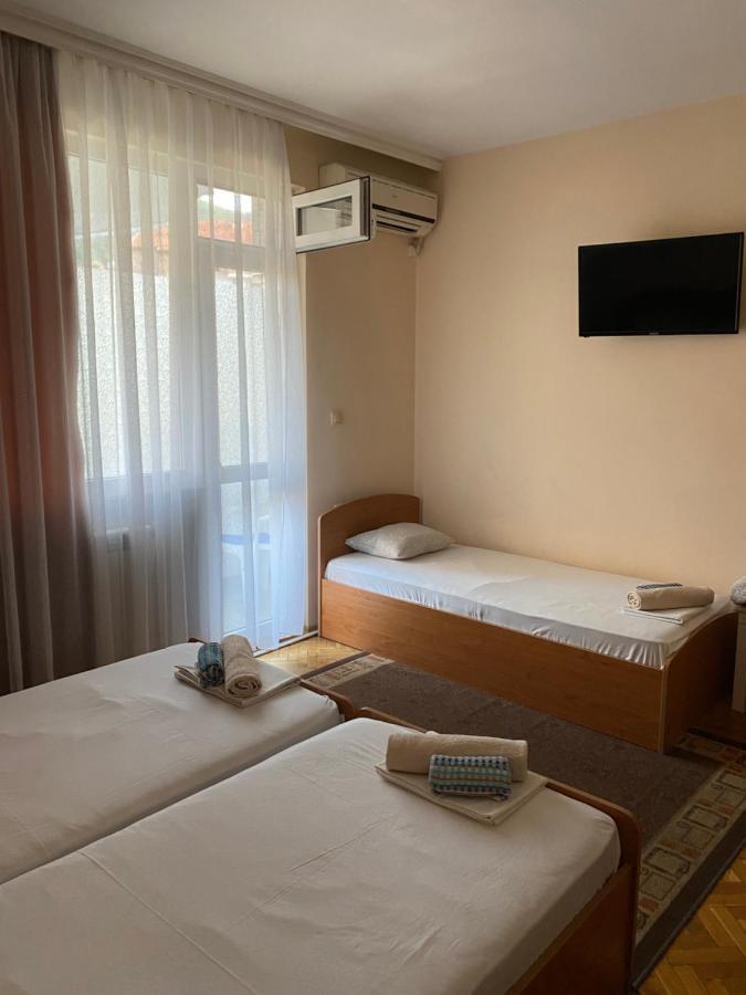 Family Hotel "May" بيتريتش المظهر الخارجي الصورة