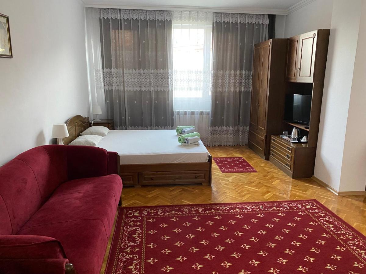 Family Hotel "May" بيتريتش المظهر الخارجي الصورة