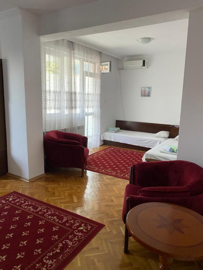 Family Hotel "May" بيتريتش المظهر الخارجي الصورة