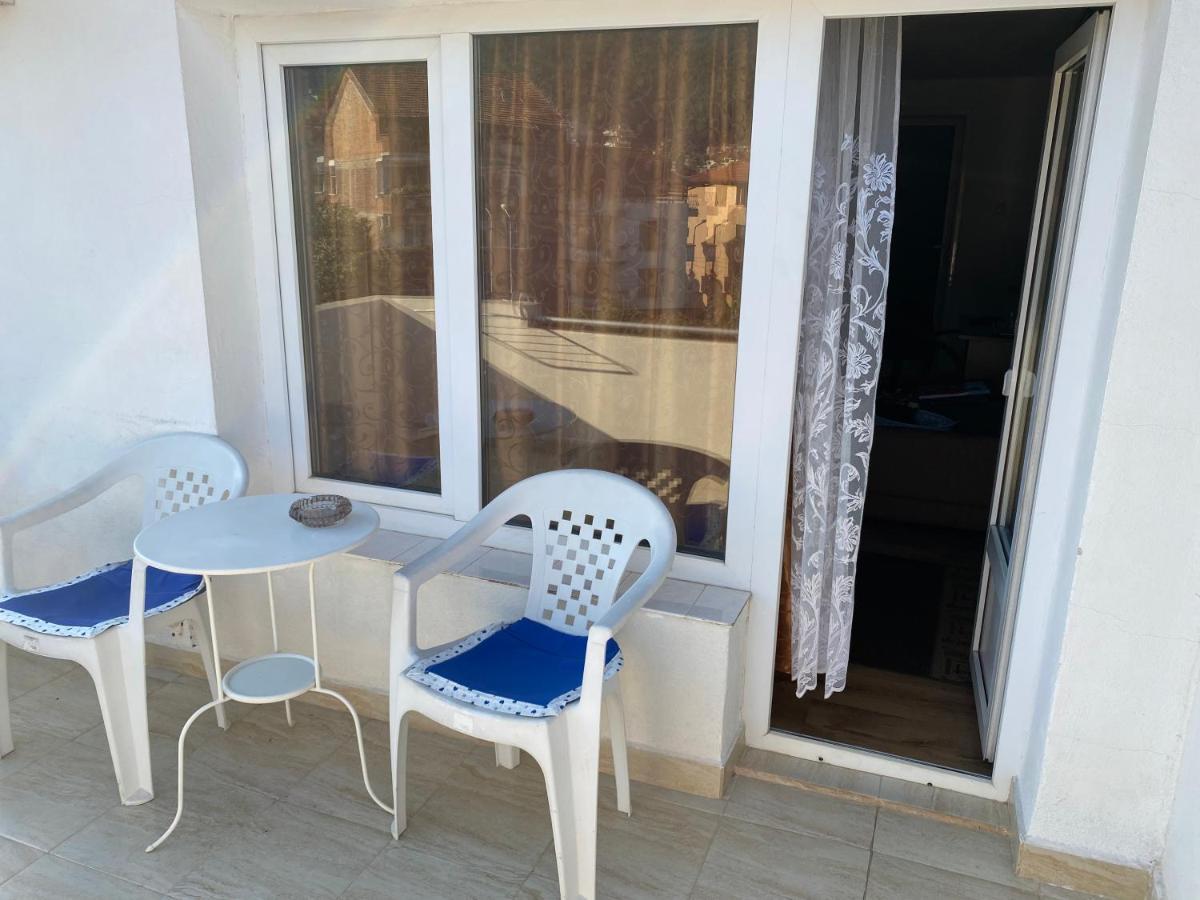 Family Hotel "May" بيتريتش المظهر الخارجي الصورة