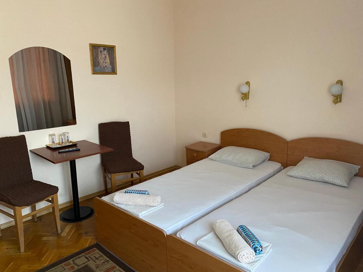 Family Hotel "May" بيتريتش المظهر الخارجي الصورة