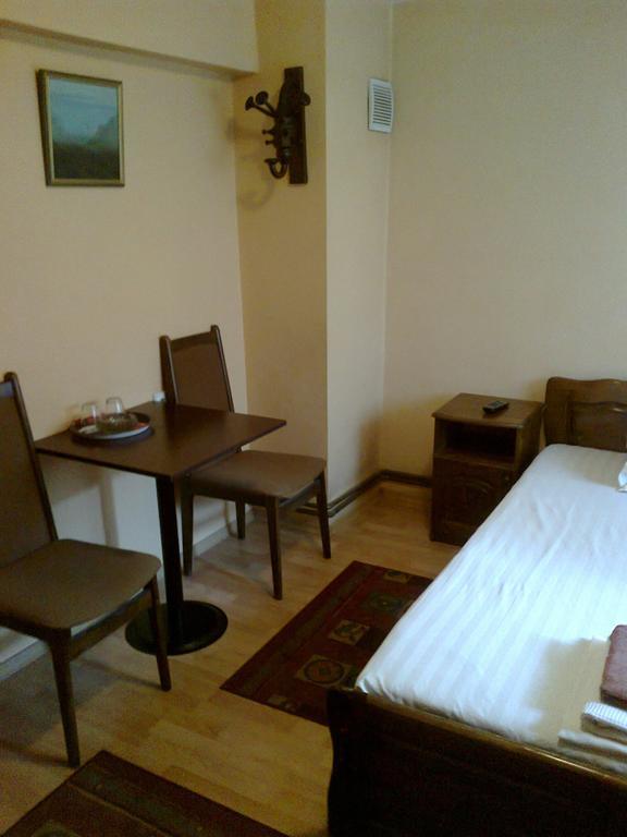 Family Hotel "May" بيتريتش الغرفة الصورة