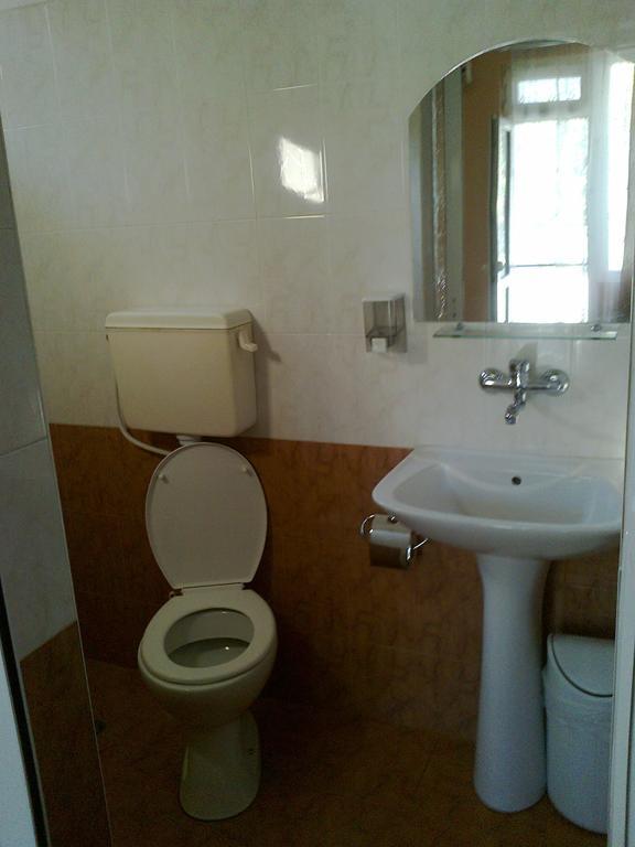 Family Hotel "May" بيتريتش الغرفة الصورة