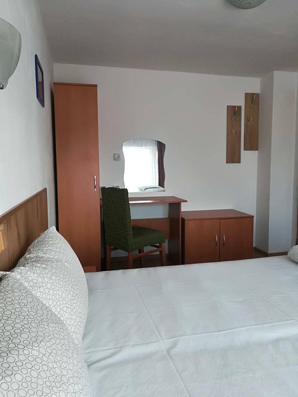Family Hotel "May" بيتريتش المظهر الخارجي الصورة